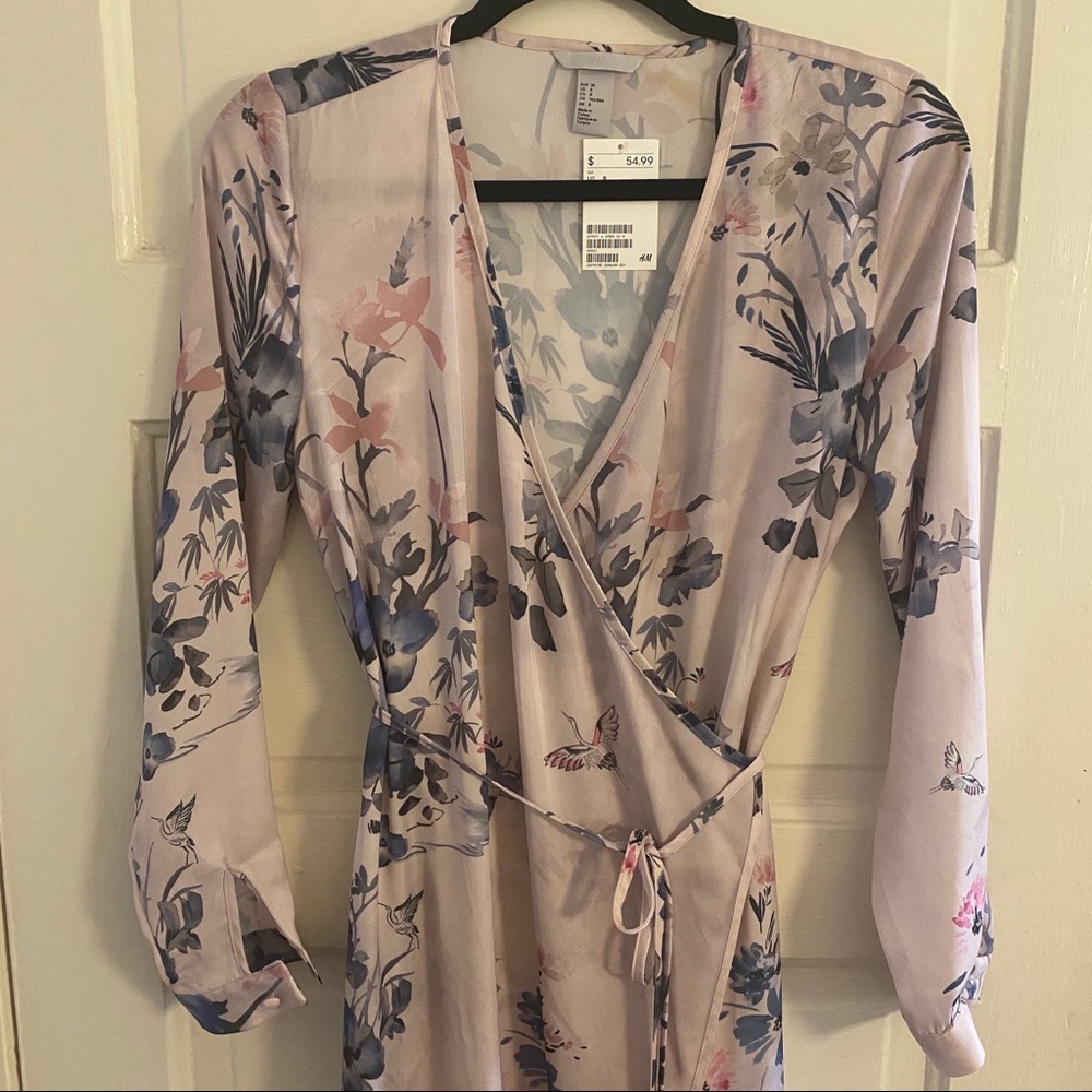 Beautiful H&M floral print satin wrap dress size 8
